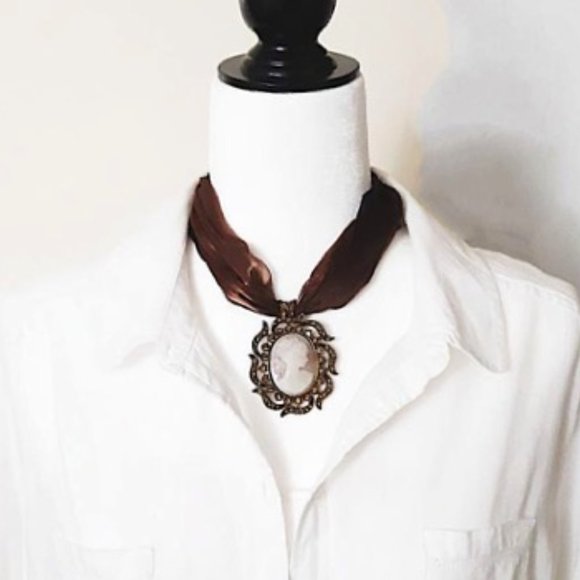 BROWN Satin Cameo Crystal Brass Pendant-Necklace - Picture 2 of 7